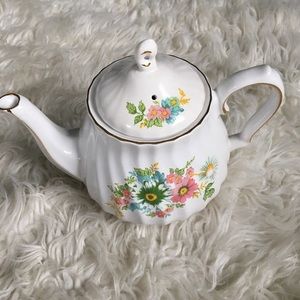 TEAPOT WITH GOLDEN ACCENT
